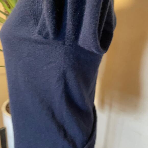 Theory Women’s V-Neck Cashmere Pullover – Sophisticated & Lightweight - Picture 9 of 10